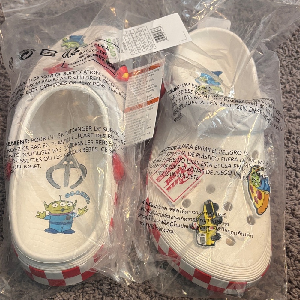 Adult Toy Story Pizza Planet Crocs M11 - Picture 4 of 4